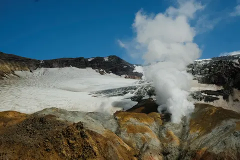 Snowy Volcano 4K Wallpaper · mountains · 3840×2560