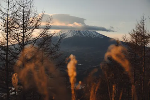 Snowy Volcano 4K Wallpaper · mountains · 3840×2560