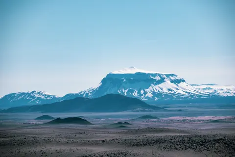 Snowy Volcano 4K Wallpaper · mountains · 3840×2560