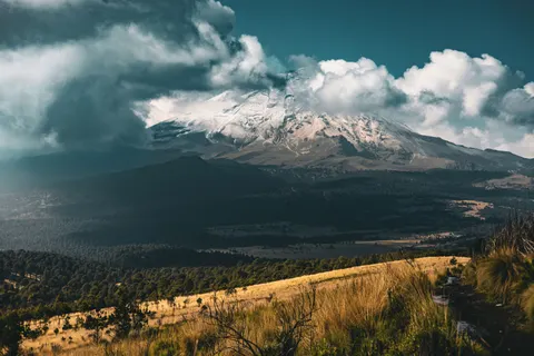 Snowy Volcano 4K Wallpaper · mountains · 3840×2560