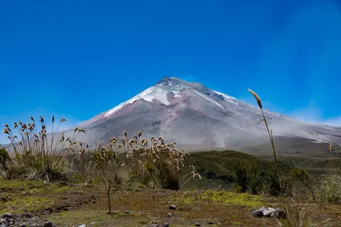 Snowy Volcano 4K Wallpaper · mountains · 3840×2563