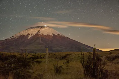 Snowy Volcano 4K Wallpaper · mountains · 3840×2560