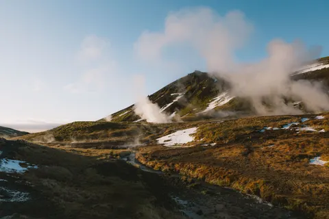 Snowy Volcano 4K Wallpaper · mountains · 3840×2560