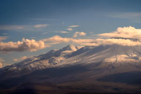 Snowy Volcano 4K Wallpaper · mountains · 3840×2560