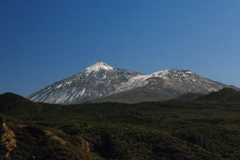 Snowy Volcano 4K Wallpaper · mountains · 3840×2560