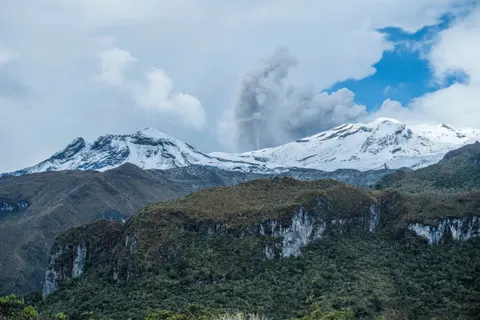 Snowy Volcano 4K Wallpaper · mountains · 3840×2560