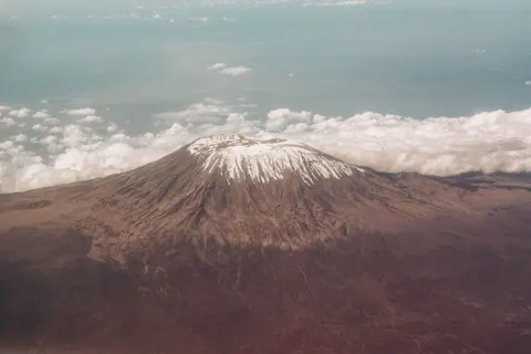 Snowy Volcano 4K Wallpaper · mountains · 3840×2560