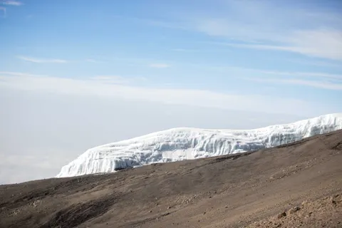 Snowy Volcano 4K Wallpaper · mountains · 3840×2560
