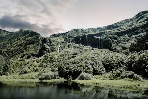 Valley Waterfall 4K Wallpaper · mountains · 3840×2560
