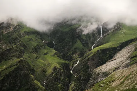 Valley Waterfall 4K Wallpaper · mountains · 3840×2561