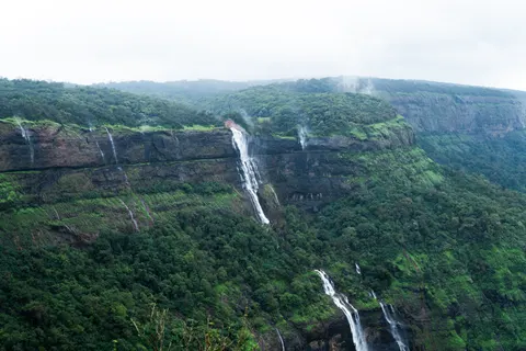 Valley Waterfall 4K Wallpaper · mountains · 3840×2560