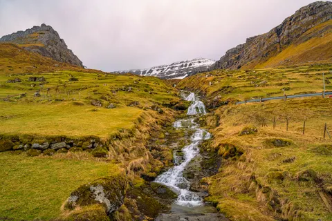 Valley Waterfall 4K Wallpaper · mountains · 3840×2560