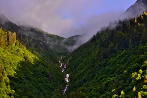 Valley Waterfall 4K Wallpaper · mountains · 3840×2563