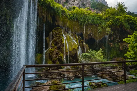 Valley Waterfall 4K Wallpaper · mountains · 3840×2560