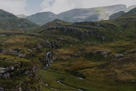 Valley Waterfall 4K Wallpaper · mountains · 3840×2560