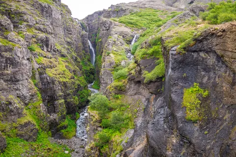 Valley Waterfall 4K Wallpaper · mountains · 3840×2563