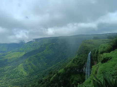 Valley Waterfall 4K Wallpaper · mountains · 3840×2880