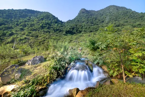 Valley Waterfall 4K Wallpaper · mountains · 3840×2561