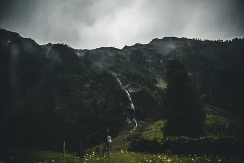 Valley Waterfall 4K Wallpaper · mountains · 3840×2563