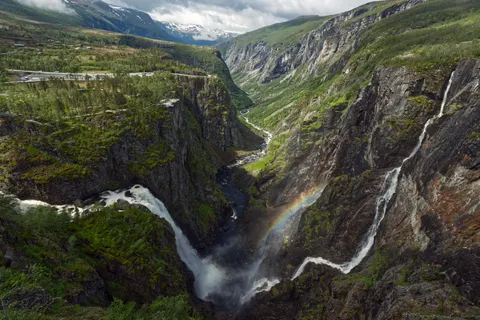 Valley Waterfall 4K Wallpaper · mountains · 3840×2560