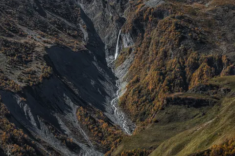 Valley Waterfall 4K Wallpaper · mountains · 3840×2560