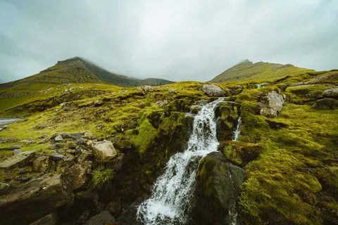 Valley Waterfall 4K Wallpaper · mountains · 3840×2561