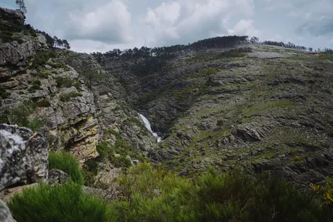 Valley Waterfall 4K Wallpaper · mountains · 3840×2560