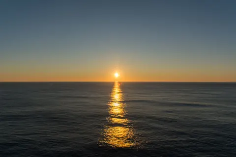 Zonsondergang boven de Oceaan 4K-achtergrond · ocean · 3840×2560