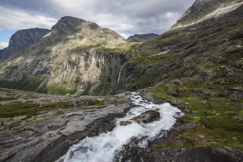 Valley Waterfall 4K Wallpaper · mountains · 3840×2561