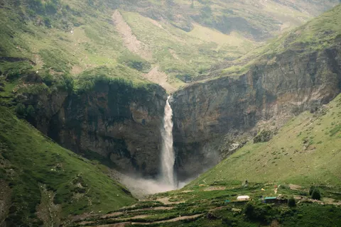 Valley Waterfall 4K Wallpaper · mountains · 3840×2560