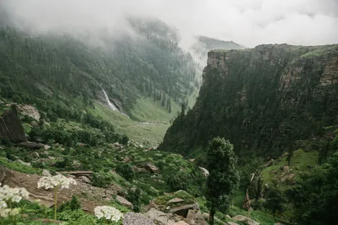 Valley Waterfall 4K Wallpaper · mountains · 3840×2561