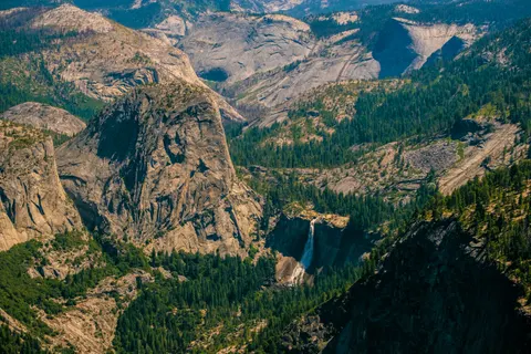 Valley Waterfall 4K Wallpaper · mountains · 3840×2560