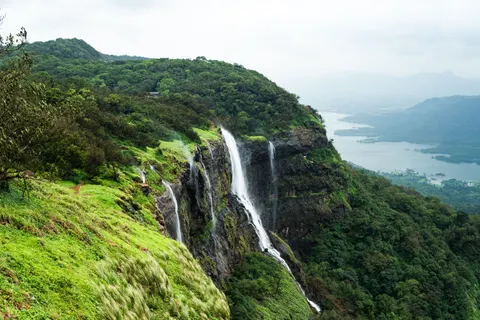 Valley Waterfall 4K Wallpaper · mountains · 3840×2560