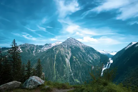 Valley Waterfall 4K Wallpaper · mountains · 3840×2560