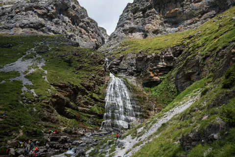 Valley Waterfall 4K Wallpaper · mountains · 3840×2560