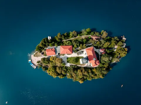 항공 촬영 숲 4K 배경화면 · aerial · 3840×2880