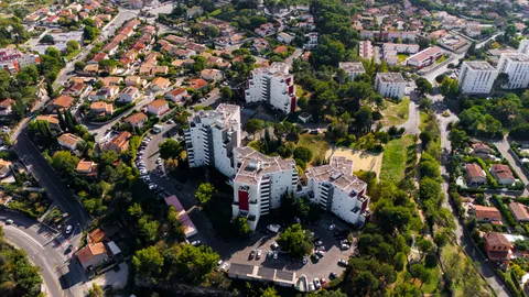 Stadt aus der Vogelperspektive 4K Hintergrundbild · aerial · 3840×2160