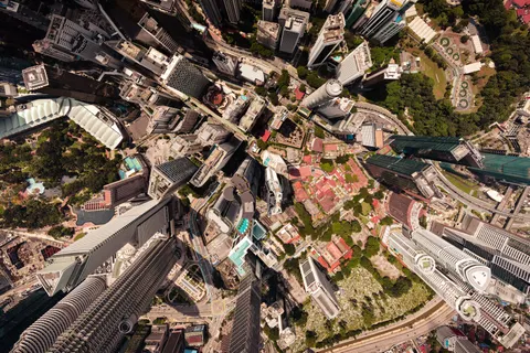 Stadt aus der Vogelperspektive 4K Hintergrundbild · aerial · 3840×2559
