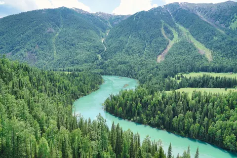 Sfondo Fiume dall'Alto 4K · aerial · 3840×2560