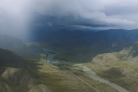 Luftaufnahme Fluss 4K Hintergrundbild · aerial · 3840×2560