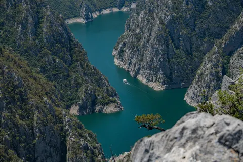 Luftaufnahme Fluss 4K Hintergrundbild · aerial · 3840×2560