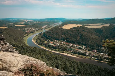 Luftaufnahme Fluss 4K Hintergrundbild · aerial · 3840×2560