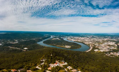 Sfondo Fiume dall'Alto 4K · aerial · 3840×2336