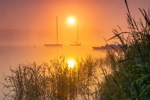 Hình nền Hồ Núi Sương Mù 4K · nature · 3840×2560