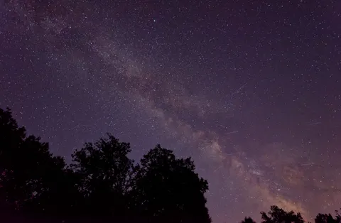 银河夜空 4K壁纸 · space · 3840×2509