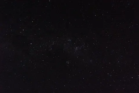 별이 빛나는 하늘 4K 배경화면 · space · 3840×2560