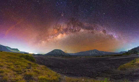 Milky Way Galaxy 4K Wallpaper · space · 3840×2268