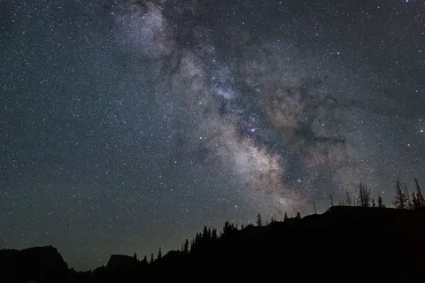 Milky Way Galaxy 4K Wallpaper · space · 3840×2560