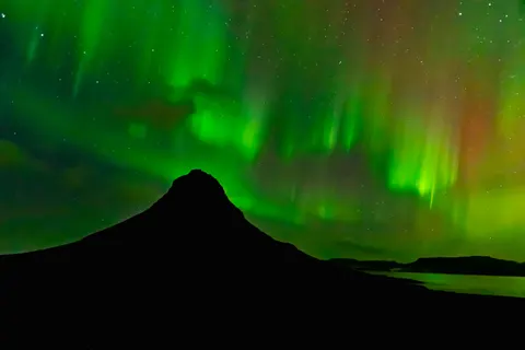 Northern Lights 4K Wallpaper · space · 3840×2563