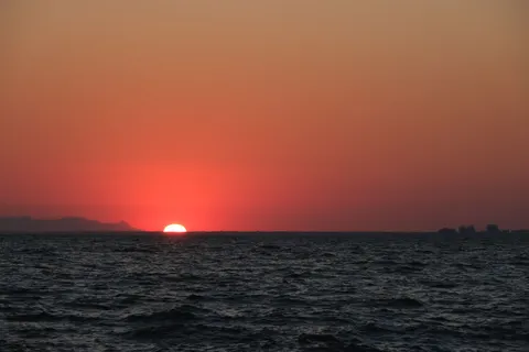 والپیپر غروب اقیانوس با کیفیت 4K · ocean · 3840×2560